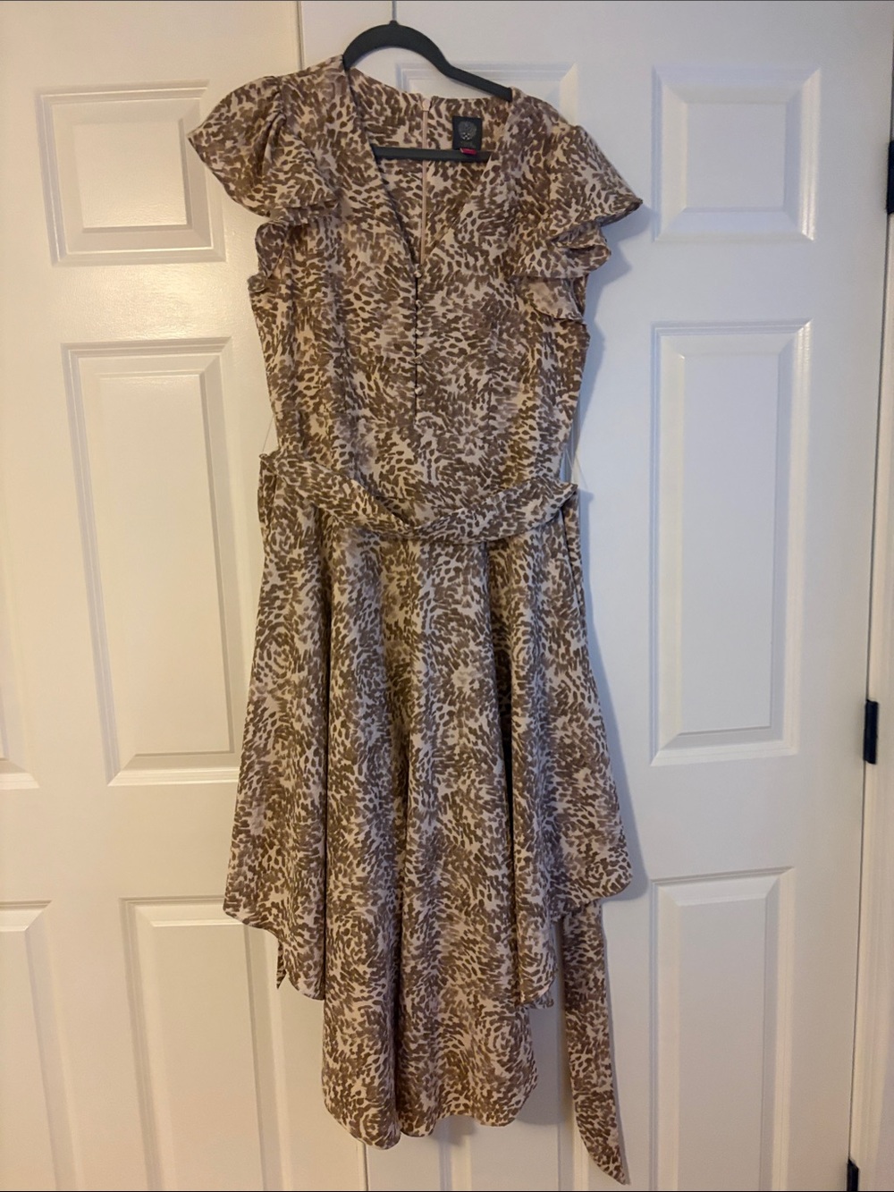 Vince Camuto Women’s Asymmetrical-Hem Flutter Sleeve printed Dress